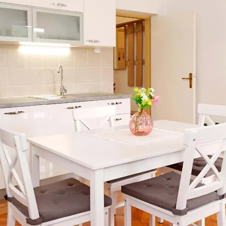 Zuvela וולה לוקה