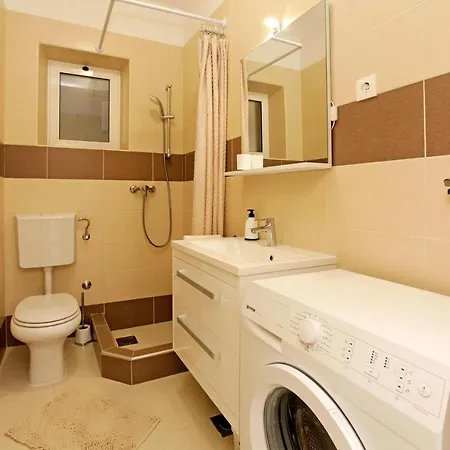 Zuvela וולה לוקה